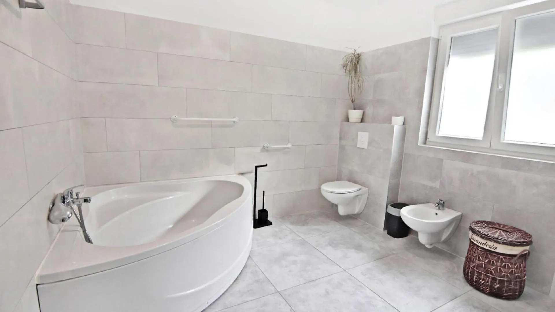 Casa de Férias Grosses Ferienhaus In Buroli Mit Privatem Pool
